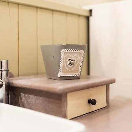 Le Petit Chapitre Apartment *