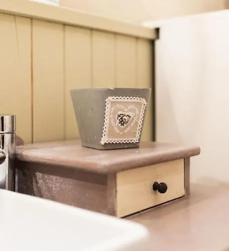 Le Petit Chapitre Apartment *